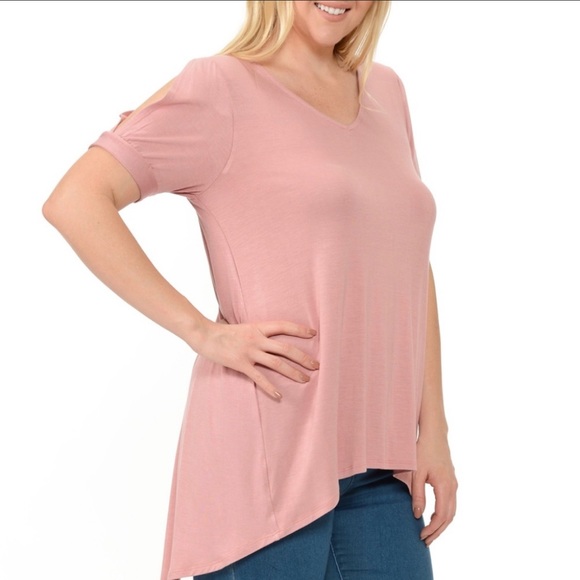 ⭐️Plus Sizes!⭐️ Cold-Shoulder Split-Back Top - Picture 3 of 5